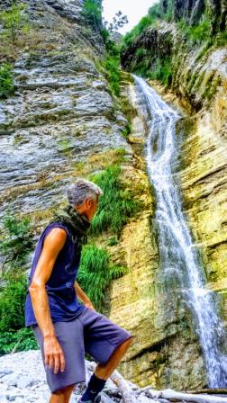 3 magiche escursioni nelle Marche che portano a cascate