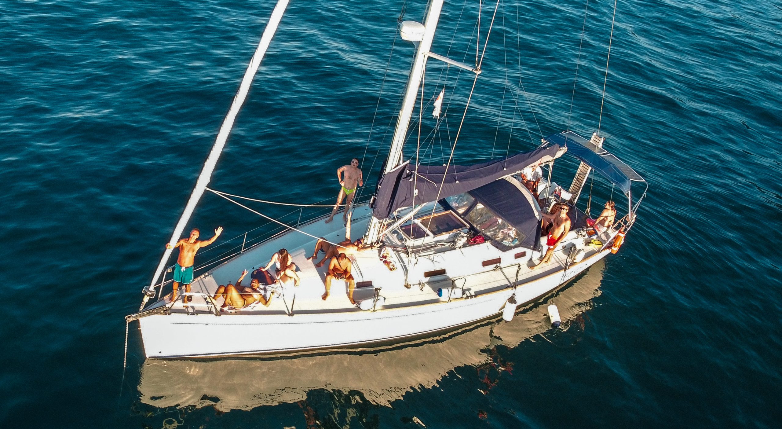 In barca a vela per la costa delle Marche: un itinerario consigliato