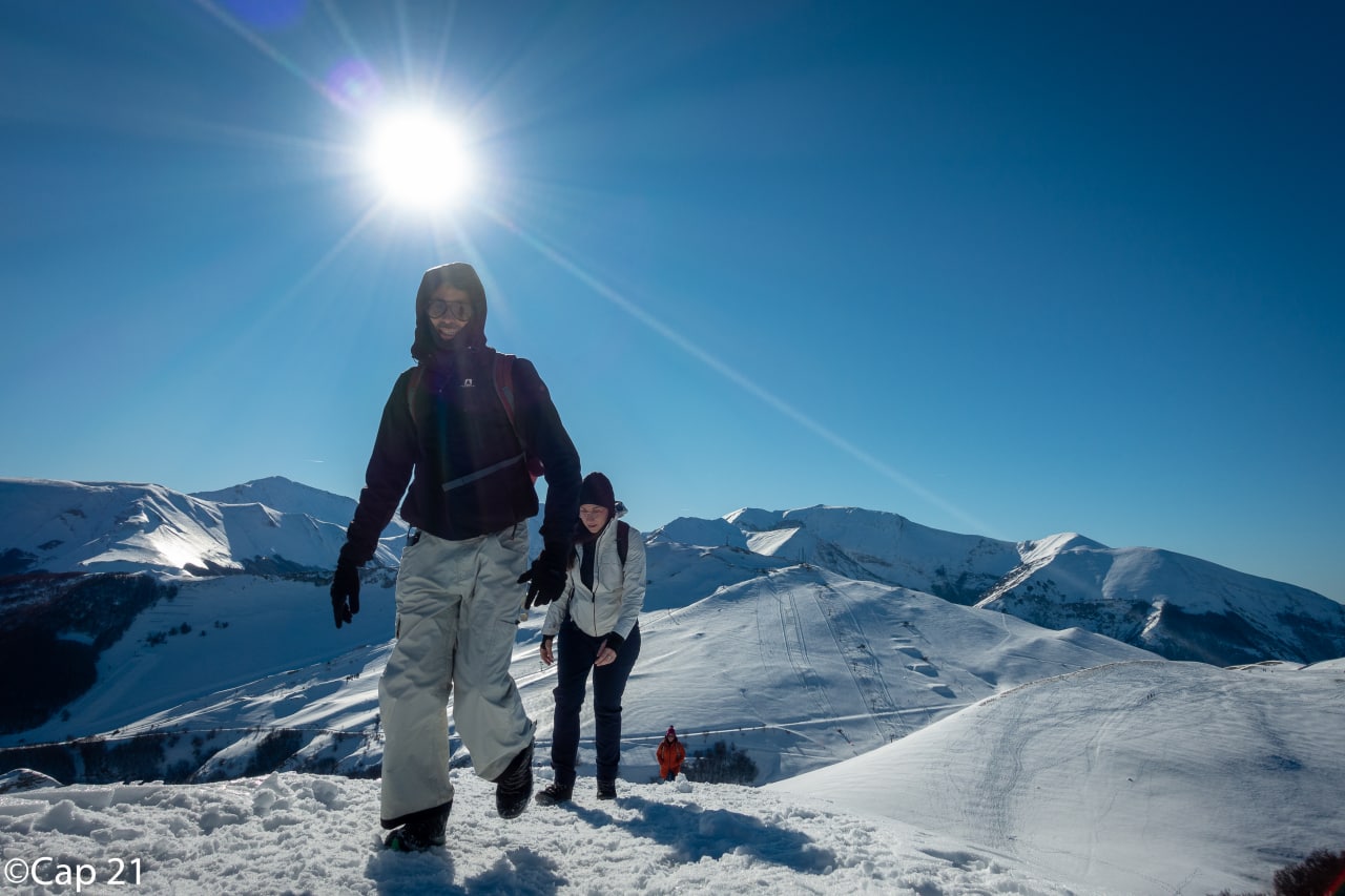 Ai Piani di Ragnolo per camminare sulla neve: un semplice trekking adatto a tutti, circondati dalla magia dei Sibillini innevati.