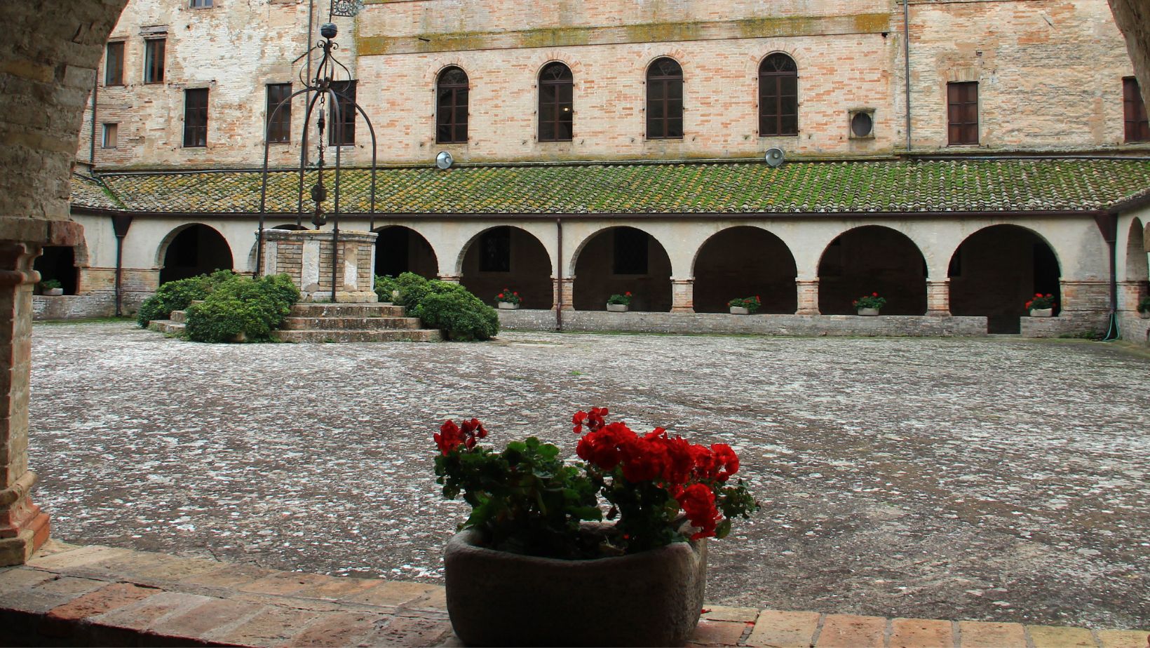 Abbazia di Chiaravalle di Fiastra Marche travelling