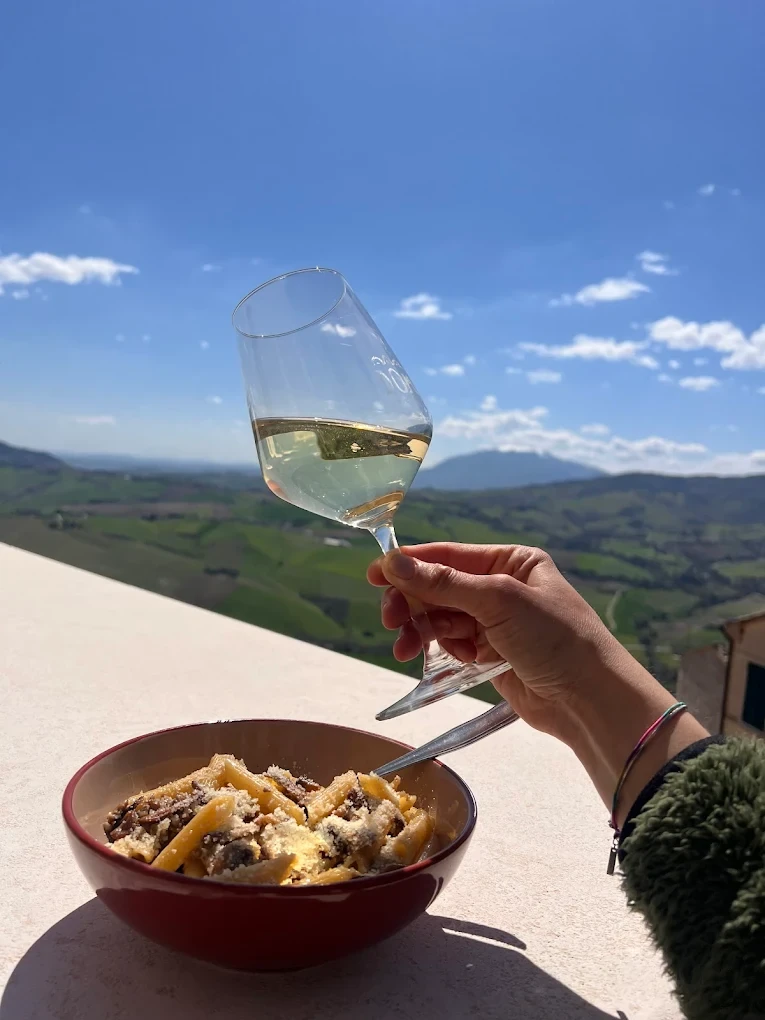 marchetravelling-strutture-interno-dom-craft-bar-montedinove-01