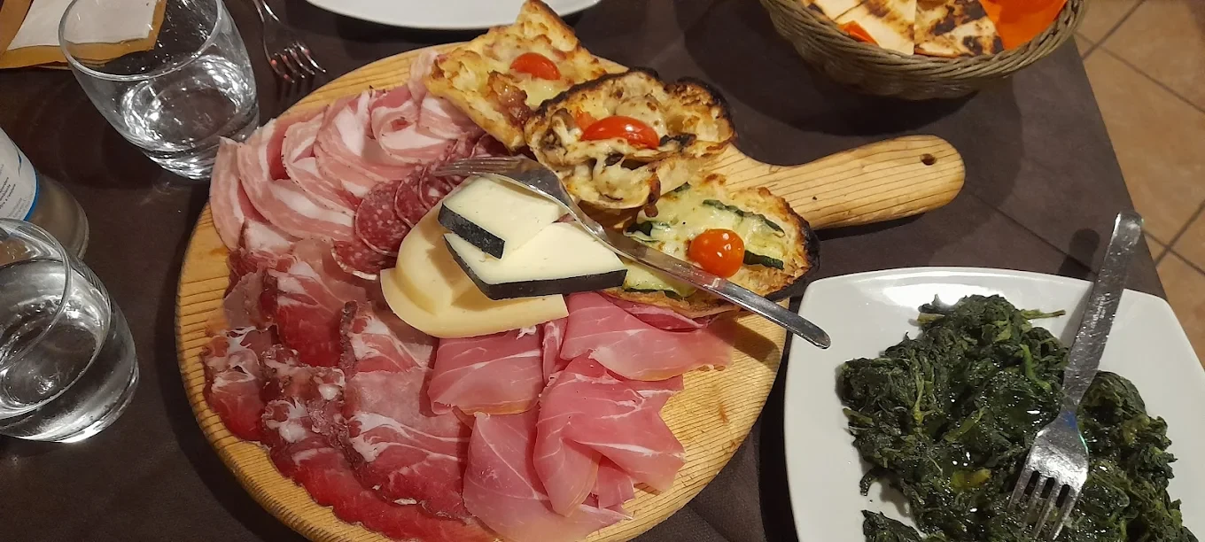 marchetravelling-strutture-interno-la-buona-fattoria-ristorante-pizzeria-tavoleto-10
