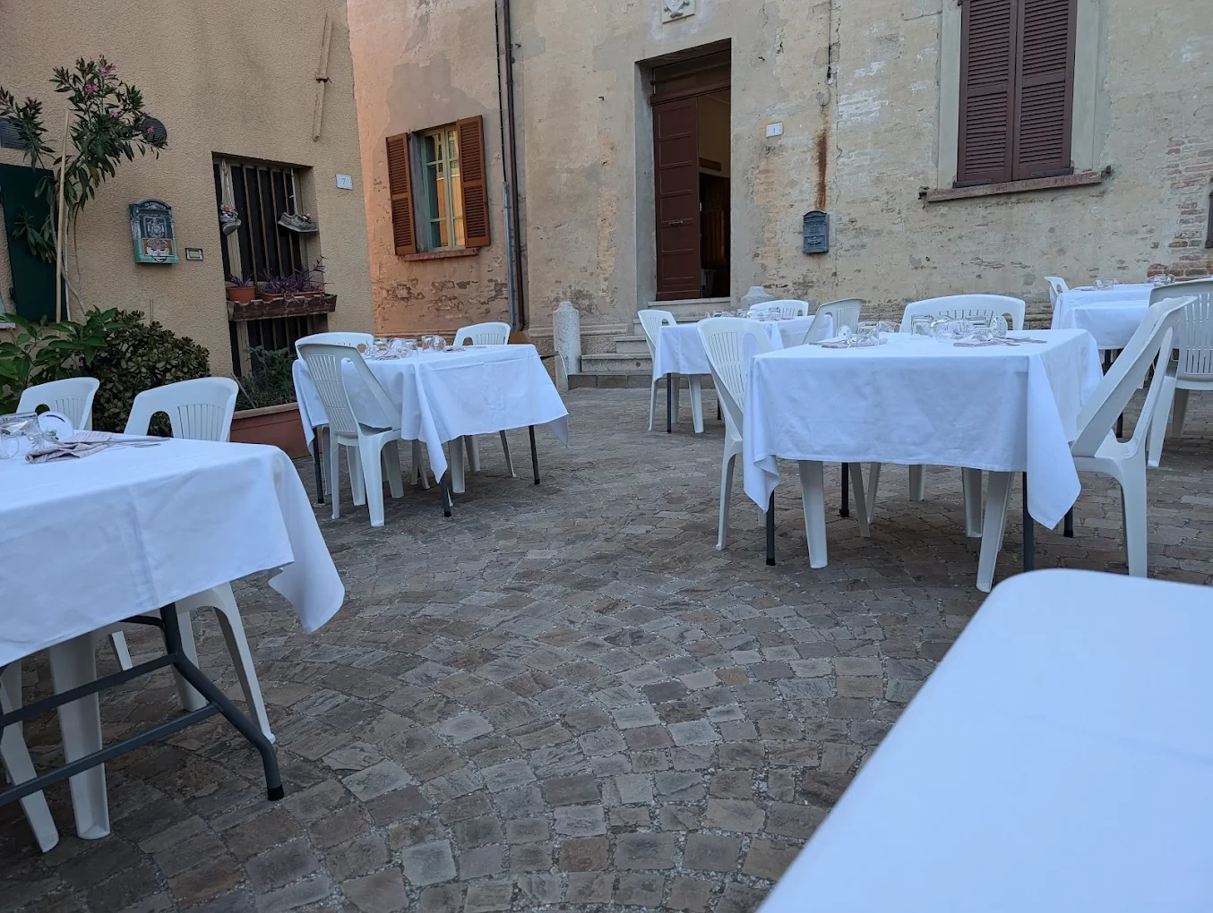 marchetravelling-strutture-interno-ristorante-la-grotta-di-tufo-06